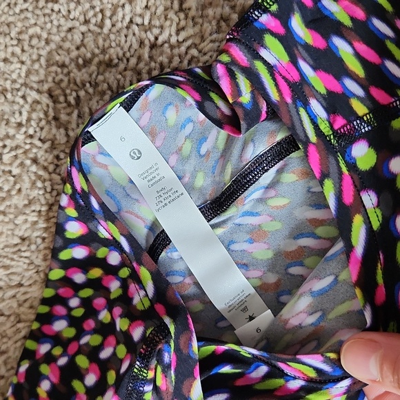 Lululemon Seawheeze High Neck UVP run top. Size 6. - Picture 7 of 8